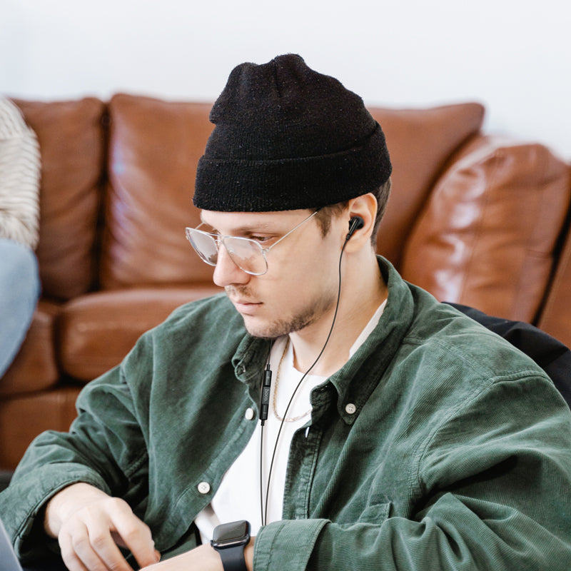 M101 Pro Crystal sound wire-controlled earphones with microphone